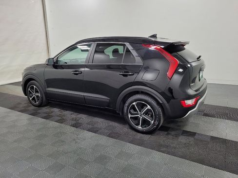 Used 2023 Kia Niro EX image 3