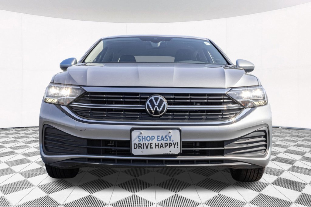 Certified 2024 Volkswagen Jetta SE FWD image 4