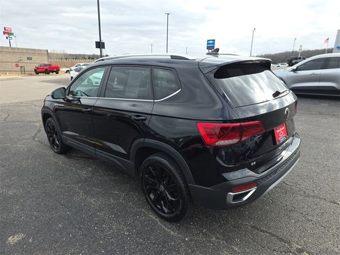 Used 2023 Volkswagen Taos SE image 6