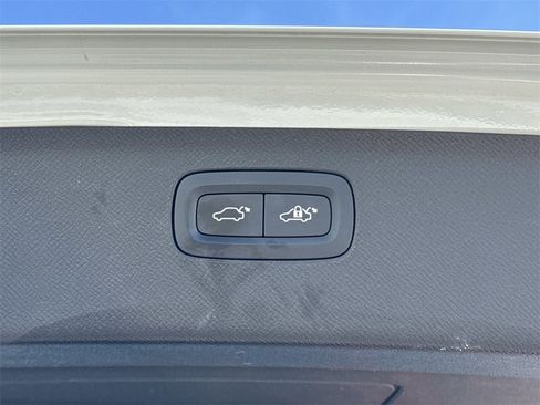 Used 2022 Volvo XC90 T6 Inscription w/ Advanced Package image 16