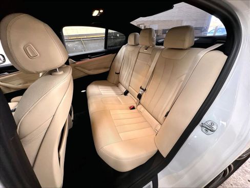 Used 2023 BMW 530i w/ Convenience Package RWD image 27