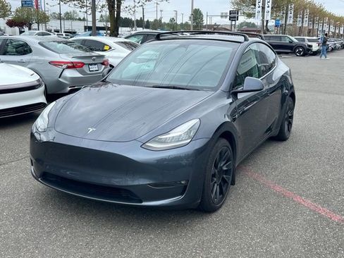 Used 2022 Tesla Model Y Long Range AWD/4WD image 3