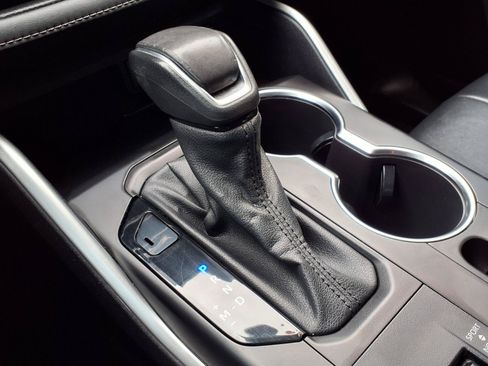 Used 2022 Toyota Highlander XLE FWD image 15