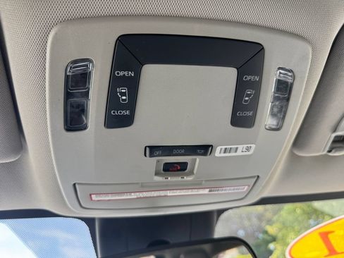 Used 2021 Toyota Sienna LE FWD image 25