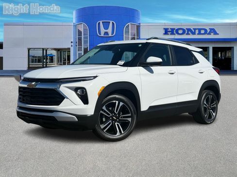 Used 2024 Chevrolet TrailBlazer LT w/ Convenience Package image 2