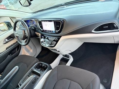 Used 2021 Chrysler Pacifica Touring w/ Cold Weather Group FWD image 33