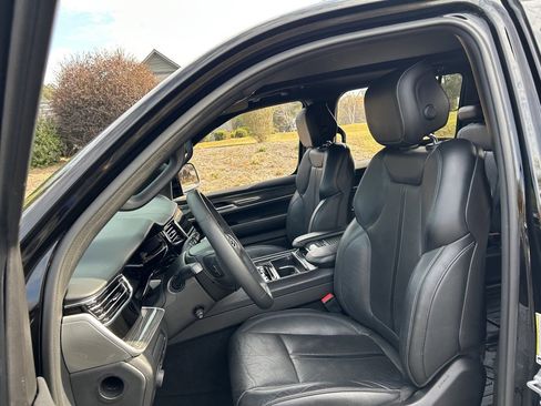 Used 2022 Jeep Wagoneer Series III w/ Premium Group I image 40