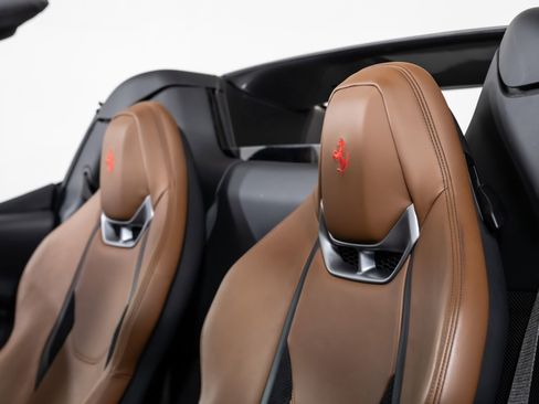 Used 2023 Ferrari 296 GTS RWD image 45