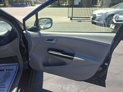 Used 2014 Honda Insight LX image 19