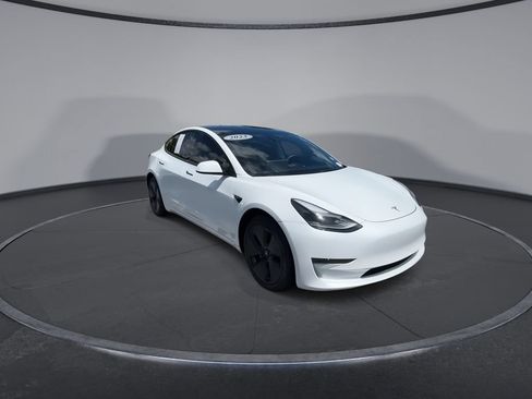Used 2023 Tesla Model 3 Standard Range RWD image 3