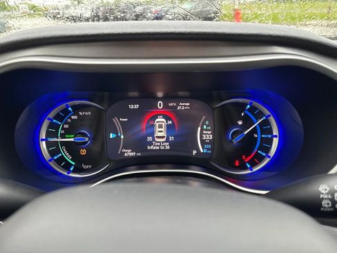 Used 2023 Chrysler Pacifica Touring-L FWD image 56