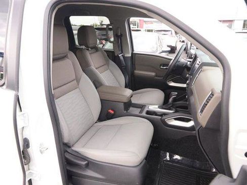 Used 2024 Nissan Frontier SV AWD/4WD image 26