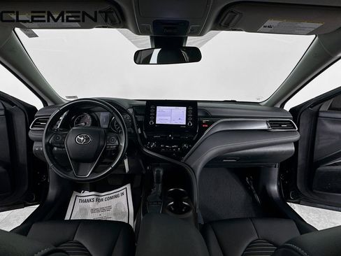 Used 2023 Toyota Camry SE image 11