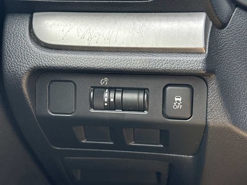 Used 2018 Subaru Forester 2.5i Premium w/ All-Weather Package AWD/4WD image 27