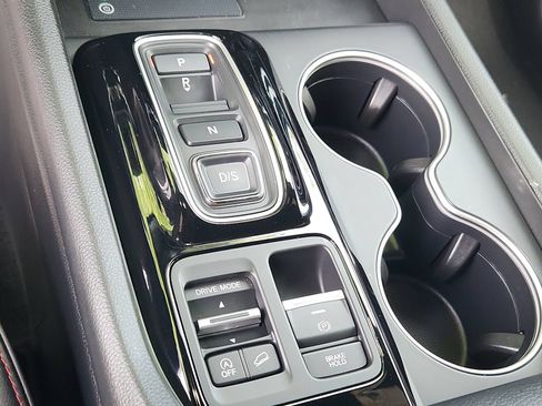 Certified 2025 Honda Pilot Black Edition image 21