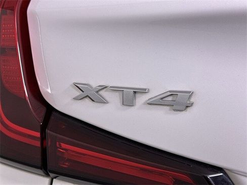 Used 2022 Cadillac XT4 Luxury w/ LPO, ONYX Package image 33