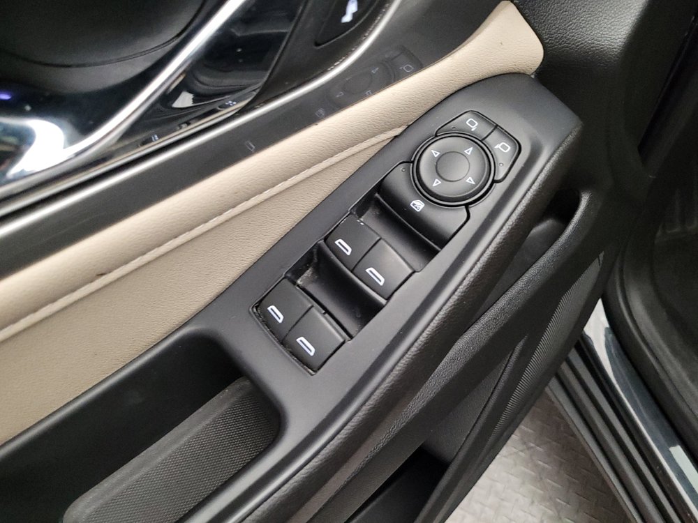 Used 2022 Chevrolet Traverse LS FWD image 27