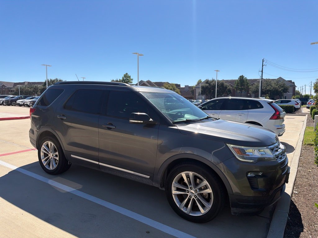 Used 2018 Ford Explorer XLT w/ Equipment Group 202A FWD image 17