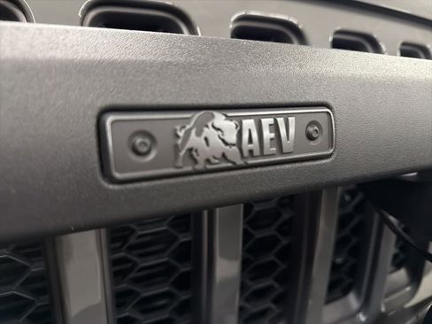 Used 2022 Jeep Gladiator Rubicon w/ LED Lighting Group image 9