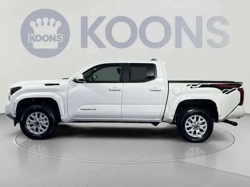 Used 2024 Toyota Tacoma SR5 AWD/4WD image 2