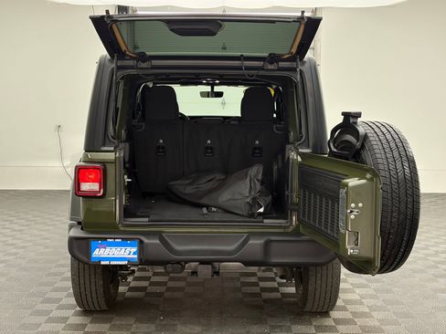 Used 2022 Jeep Wrangler Unlimited Sport AWD/4WD image 11