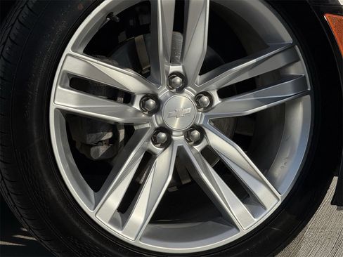 Used 2018 Chevrolet Camaro LT w/ RS Package image 9