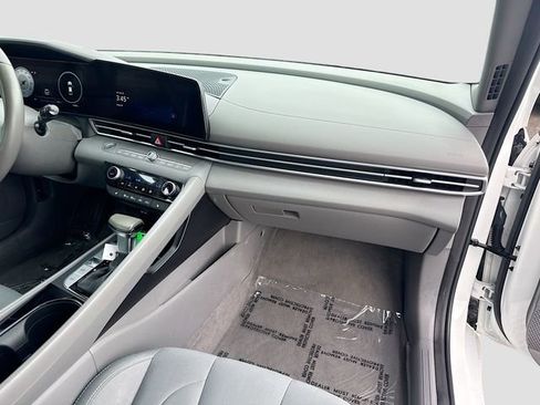 Certified 2023 Hyundai Elantra SEL w/ Convenience Package FWD image 27