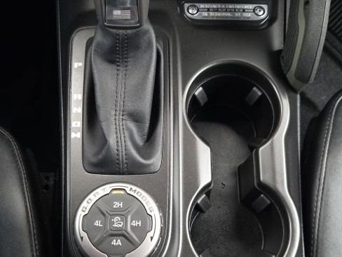 Used 2023 Ford Bronco Everglades image 30