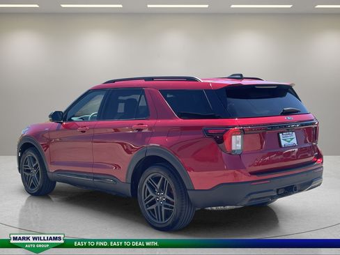 Used 2025 Ford Explorer ST-Line w/ ST-Line Street Pack AWD/4WD image 5
