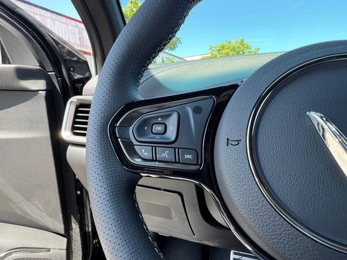 New 2025 VinFast VF 8 Plus image 26