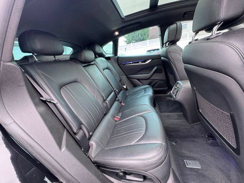 Used 2021 Maserati Levante AWD/4WD image 21