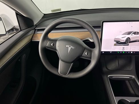 Used 2023 Tesla Model Y Long Range image 33