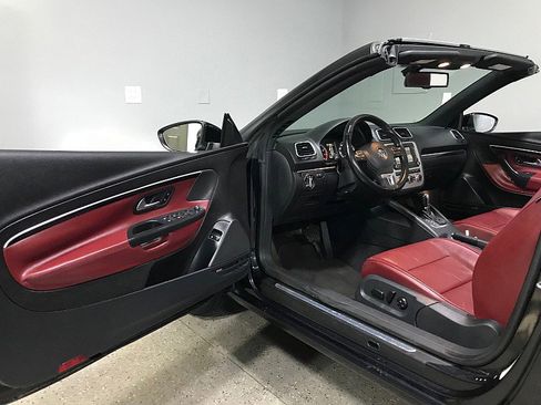 Used 2014 Volkswagen Eos Executive FWD image 17