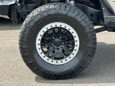Used 2017 Jeep Wrangler Unlimited Rubicon w/ Cold Weather Group AWD/4WD image 24