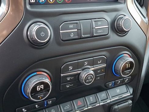 Used 2021 Chevrolet Silverado 1500 High Country image 12