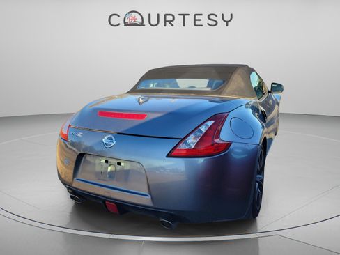 Used 2018 Nissan 370Z Touring Sport image 11