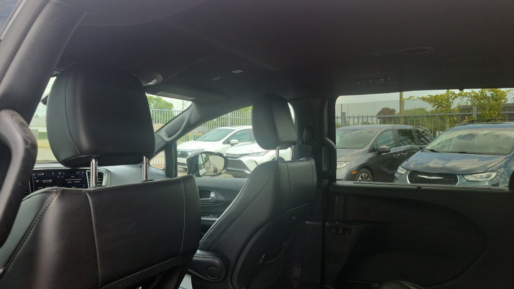Used 2025 Chrysler Pacifica Select FWD image 25