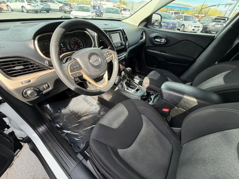 Used 2015 Jeep Cherokee Sport image 10