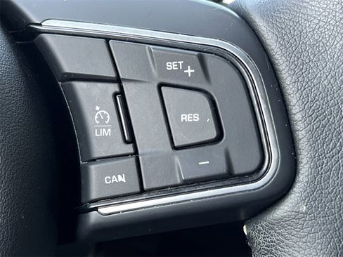 Used 2020 Jaguar E-PACE image 22