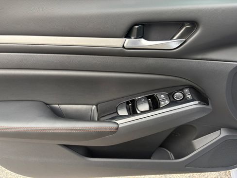 New 2025 Nissan Altima 2.5 SR image 24