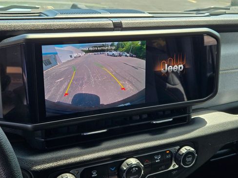 Used 2025 Jeep Wrangler Sport AWD/4WD image 20