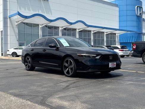 Used 2025 Honda Accord Sport image 3