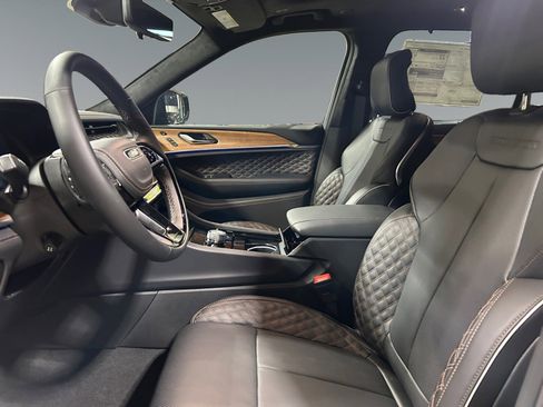 New 2026 Jeep Grand Cherokee L Summit AWD/4WD image 9