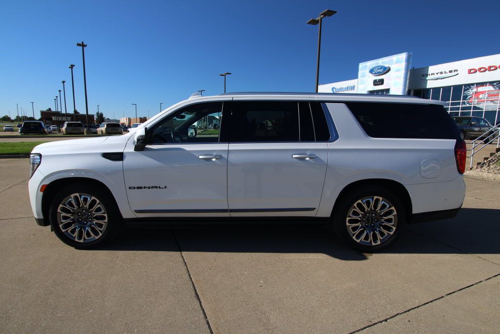 Used 2024 GMC Yukon XL Denali Ultimate AWD/4WD image 21