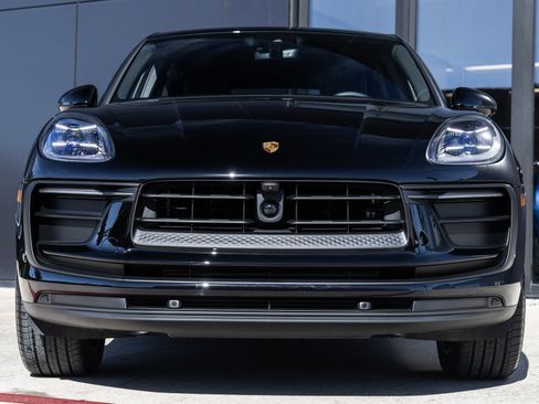 Certified 2026 Porsche Macan AWD/4WD image 8