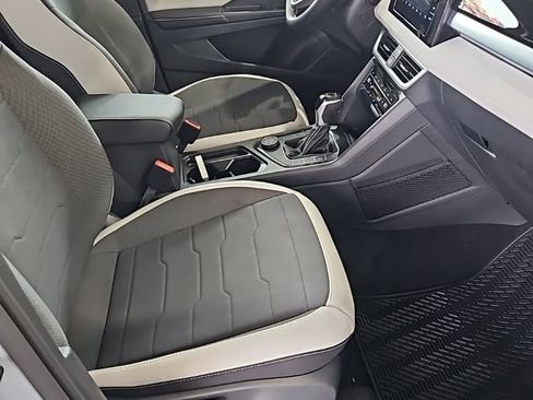 New 2026 Volkswagen Taos SE AWD/4WD image 13