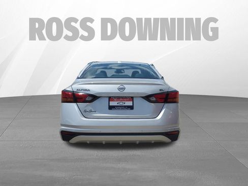 Used 2024 Nissan Altima 2.5 SV FWD image 5