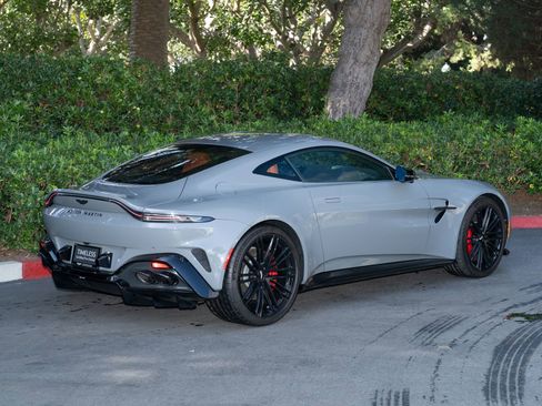 Used 2025 Aston Martin V8 Vantage Coupe image 3