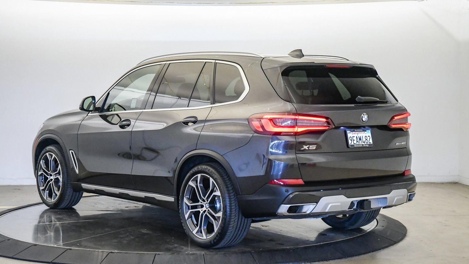 Certified 2023 BMW X5 xDrive40i w/ Premium Package AWD/4WD image 2