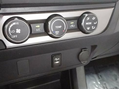 Used 2019 Toyota Tacoma SR5 image 19